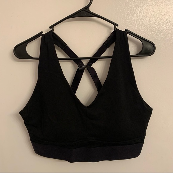 Women’s Fabletics All Day Every Day Black Sports Bra - Picture 3 of 6